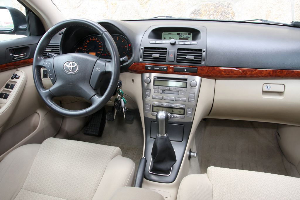 TOYOTA AVENSIS
