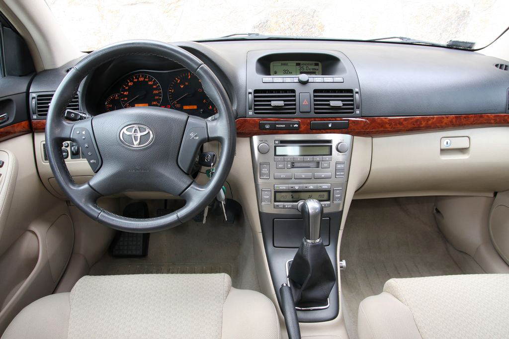 TOYOTA AVENSIS