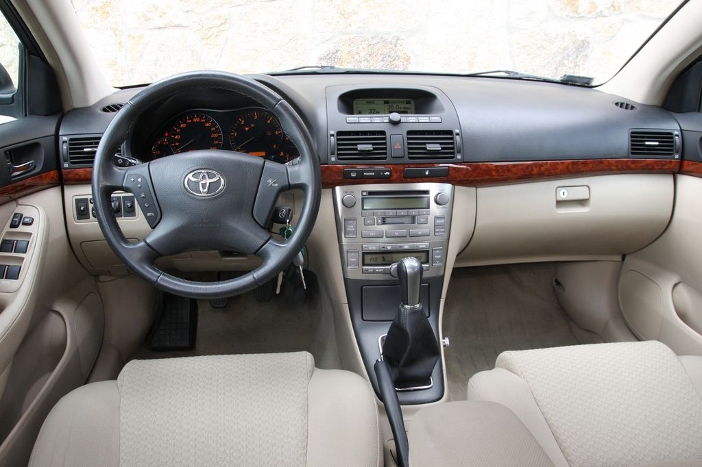 TOYOTA AVENSIS