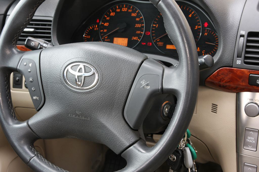 TOYOTA AVENSIS