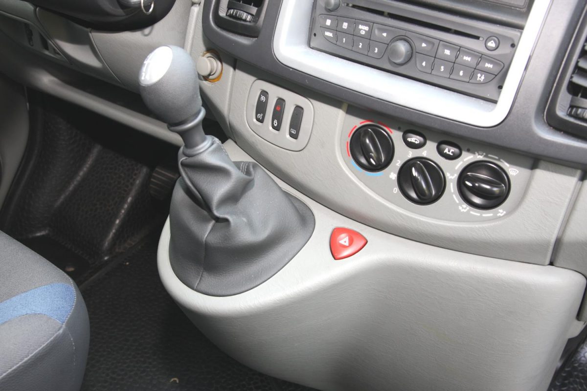 RENAULT TRAFIC