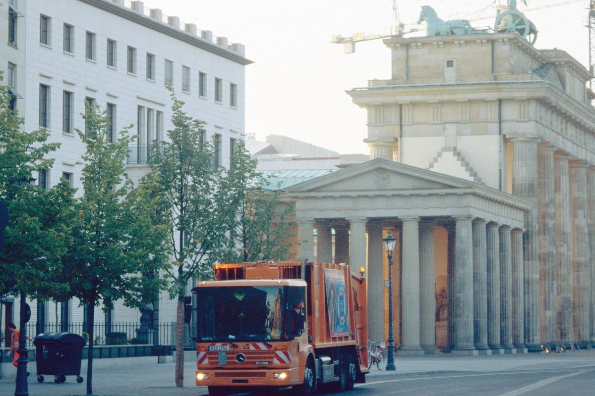 MERCEDES-BENZ
