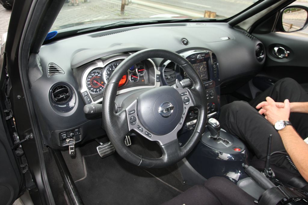 NISSAN JUKE