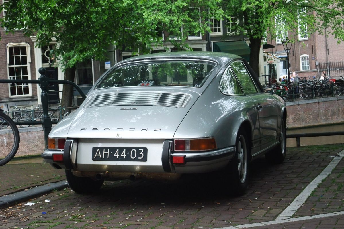 PORSCHE
