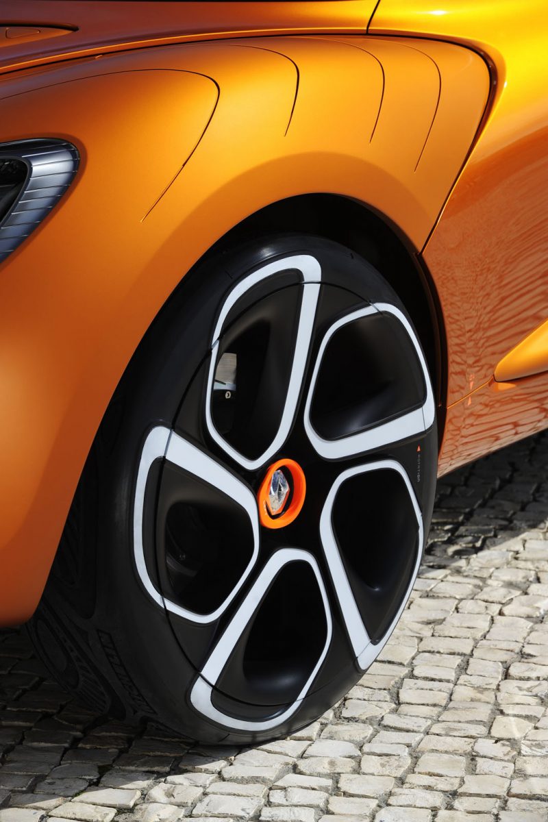 RENAULT