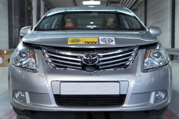 TOYOTA AVENSIS