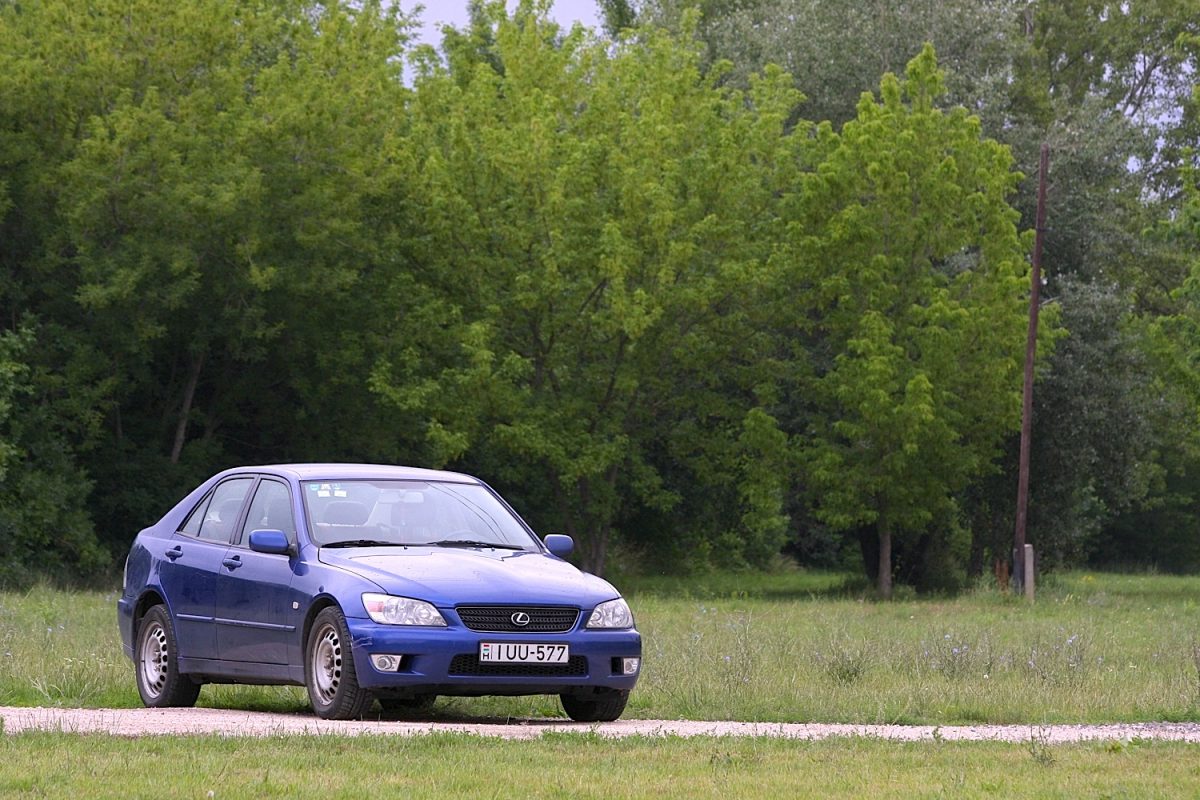 LEXUS IS