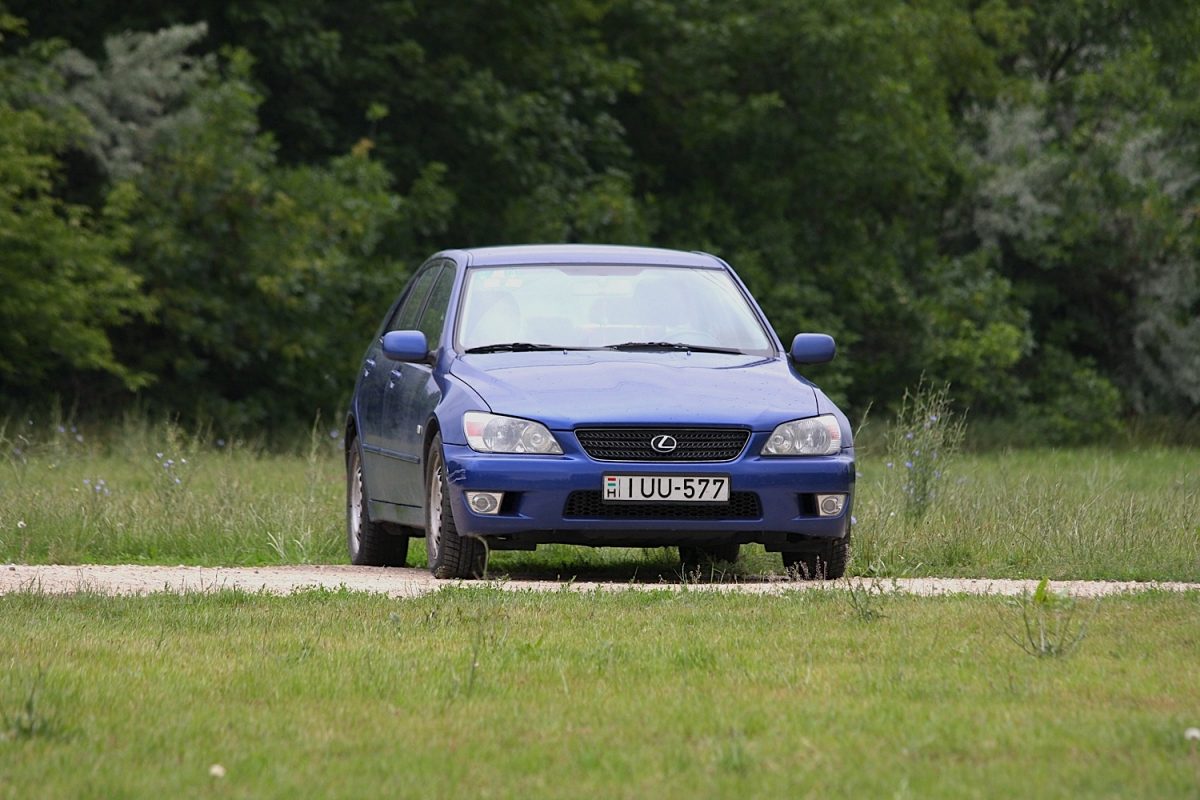 LEXUS IS
