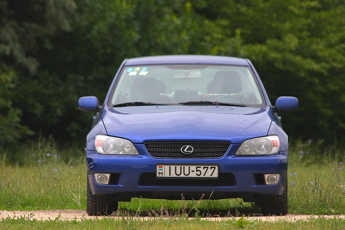 LEXUS IS