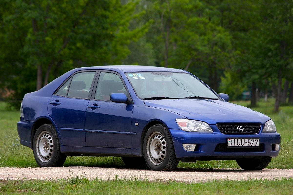 LEXUS IS