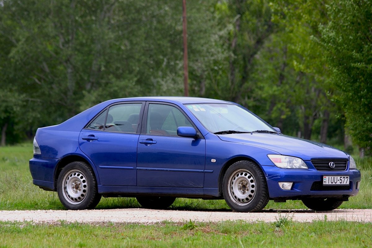 LEXUS IS