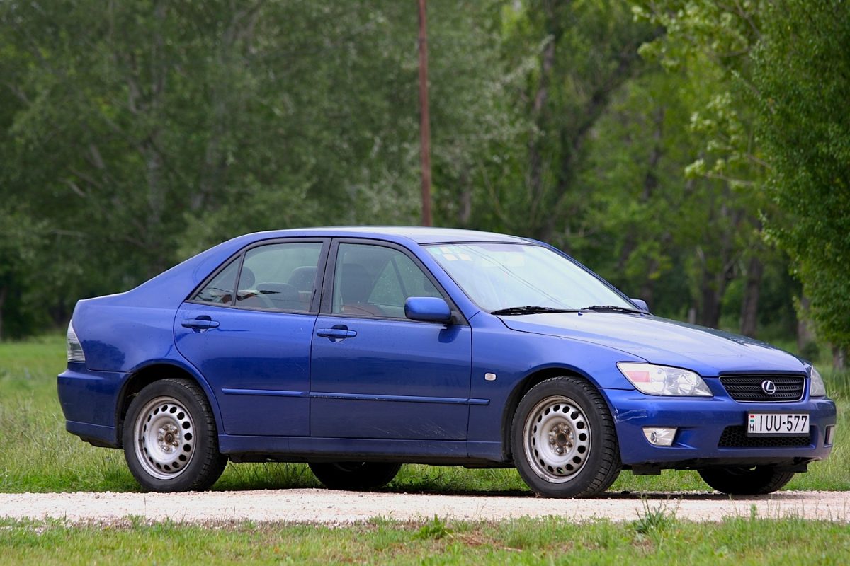 LEXUS IS