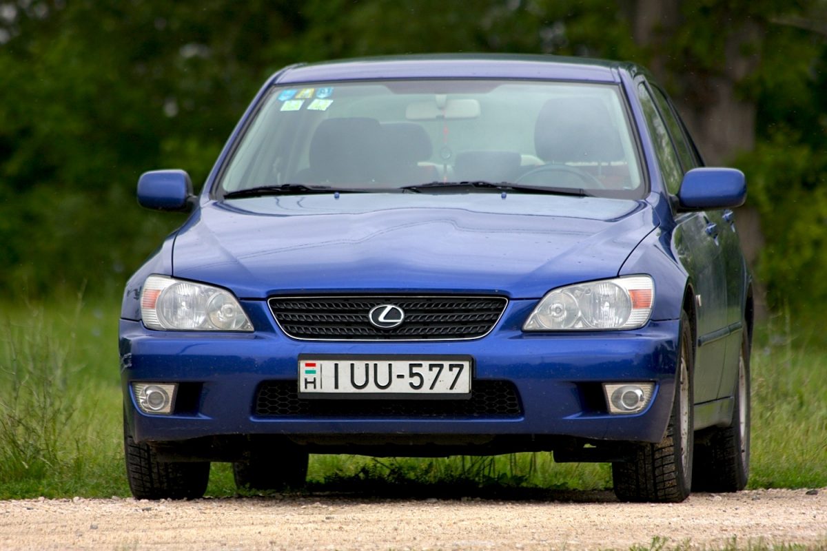 LEXUS IS