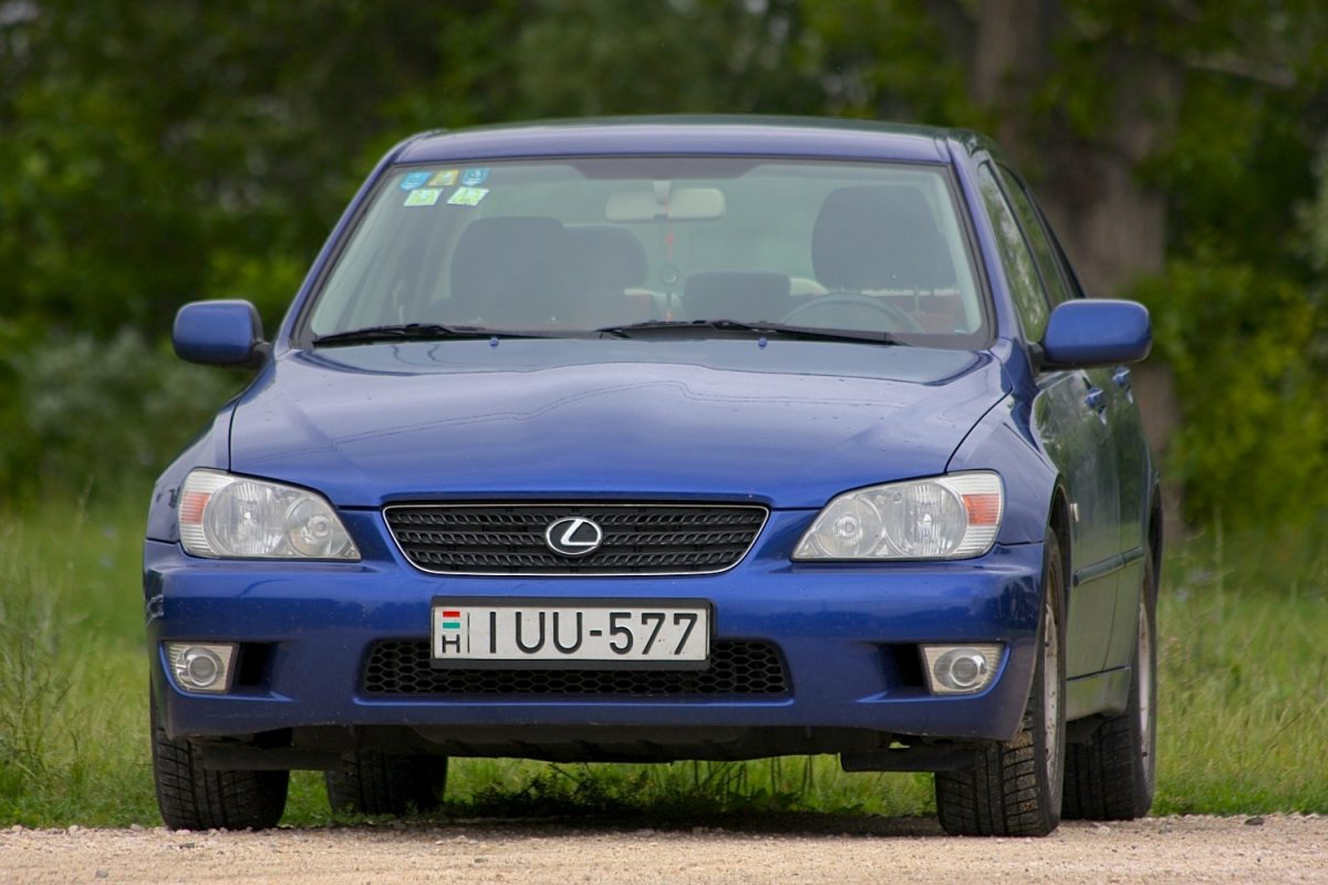 LEXUS IS
