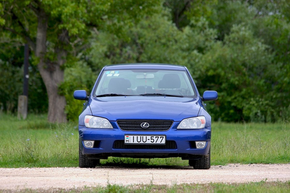LEXUS IS