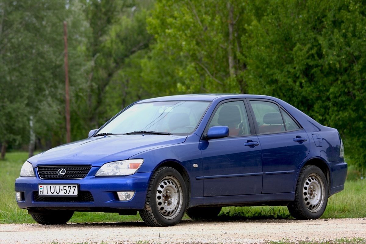 LEXUS IS