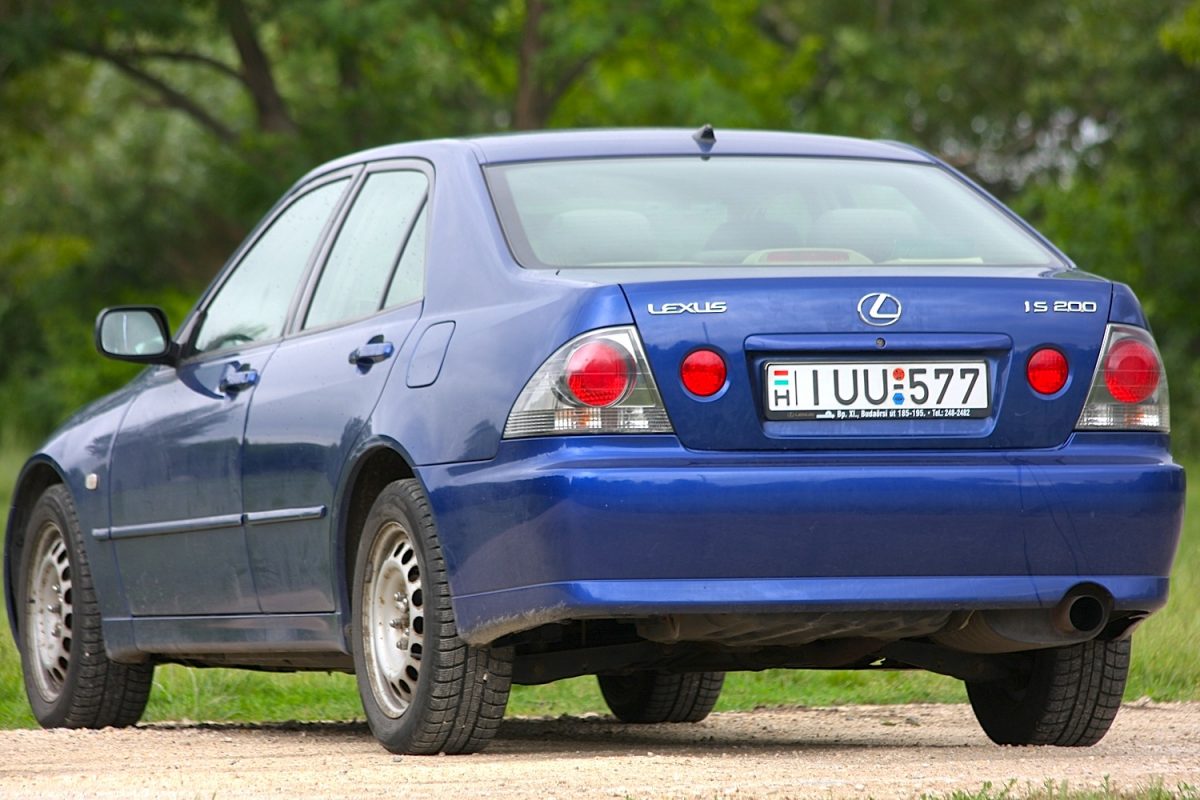 LEXUS IS