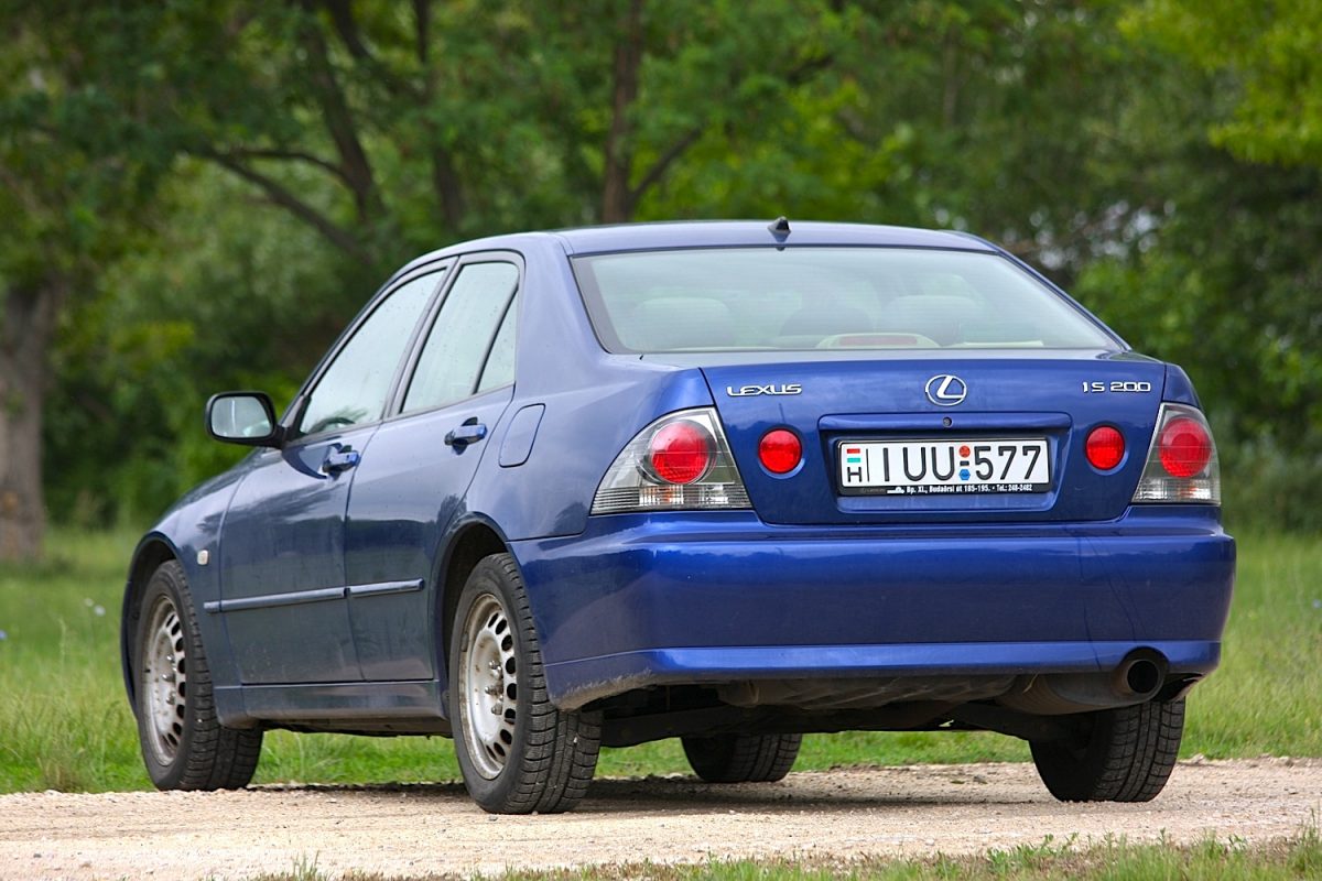 LEXUS IS