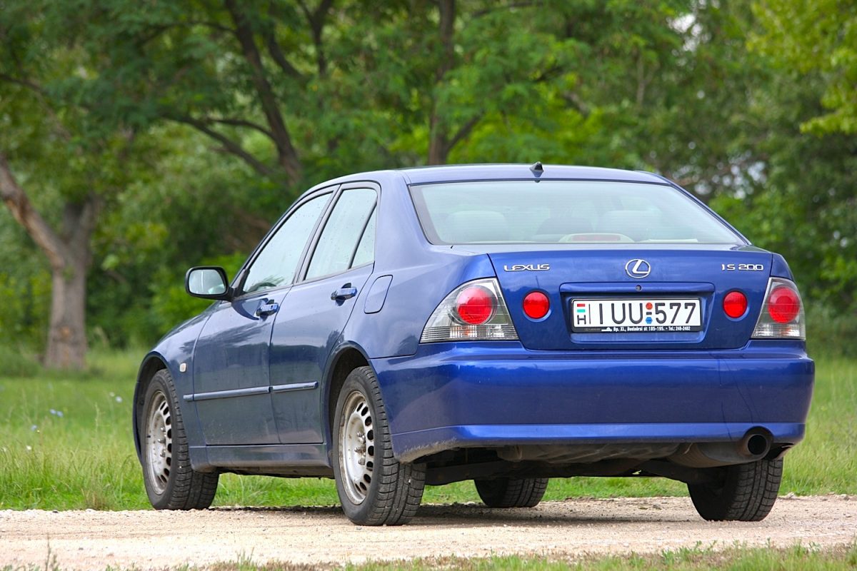 LEXUS IS