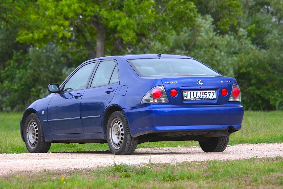 LEXUS IS