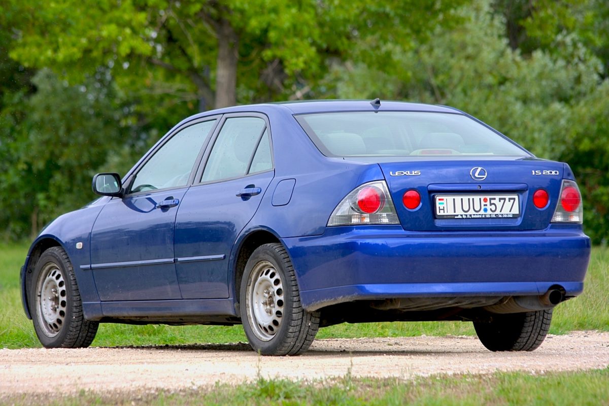 LEXUS IS