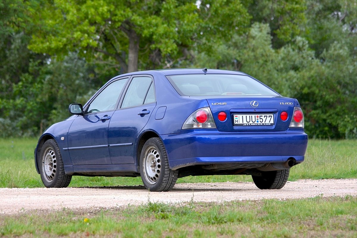 LEXUS IS