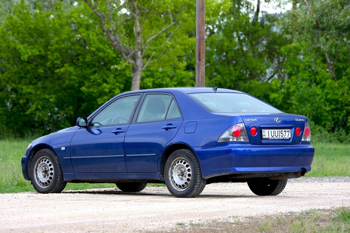 LEXUS IS