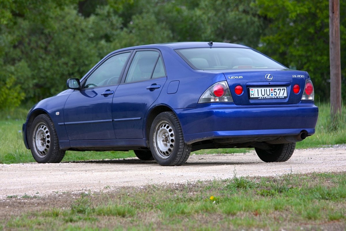 LEXUS IS