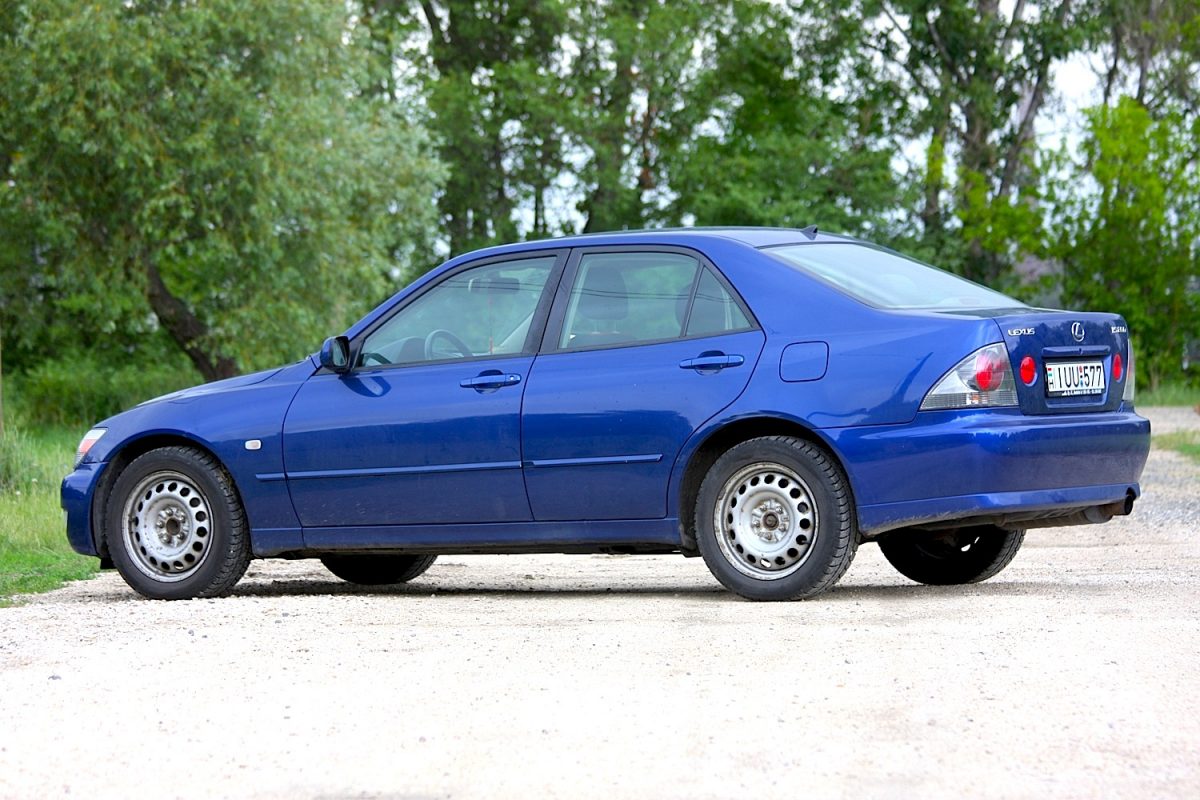 LEXUS IS