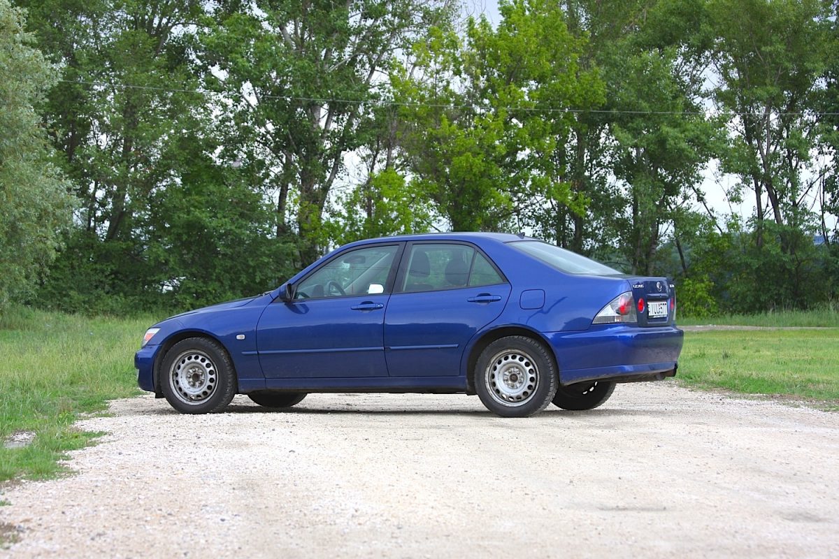 LEXUS IS