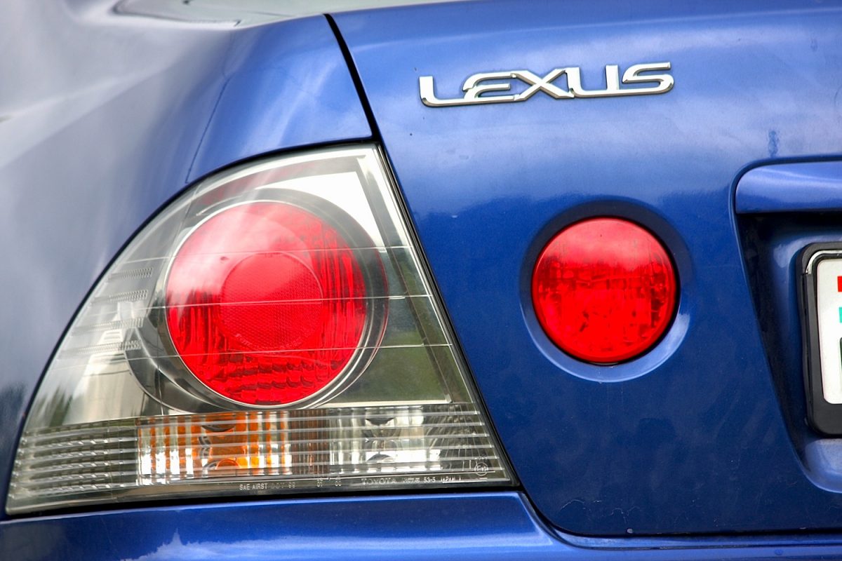 LEXUS IS