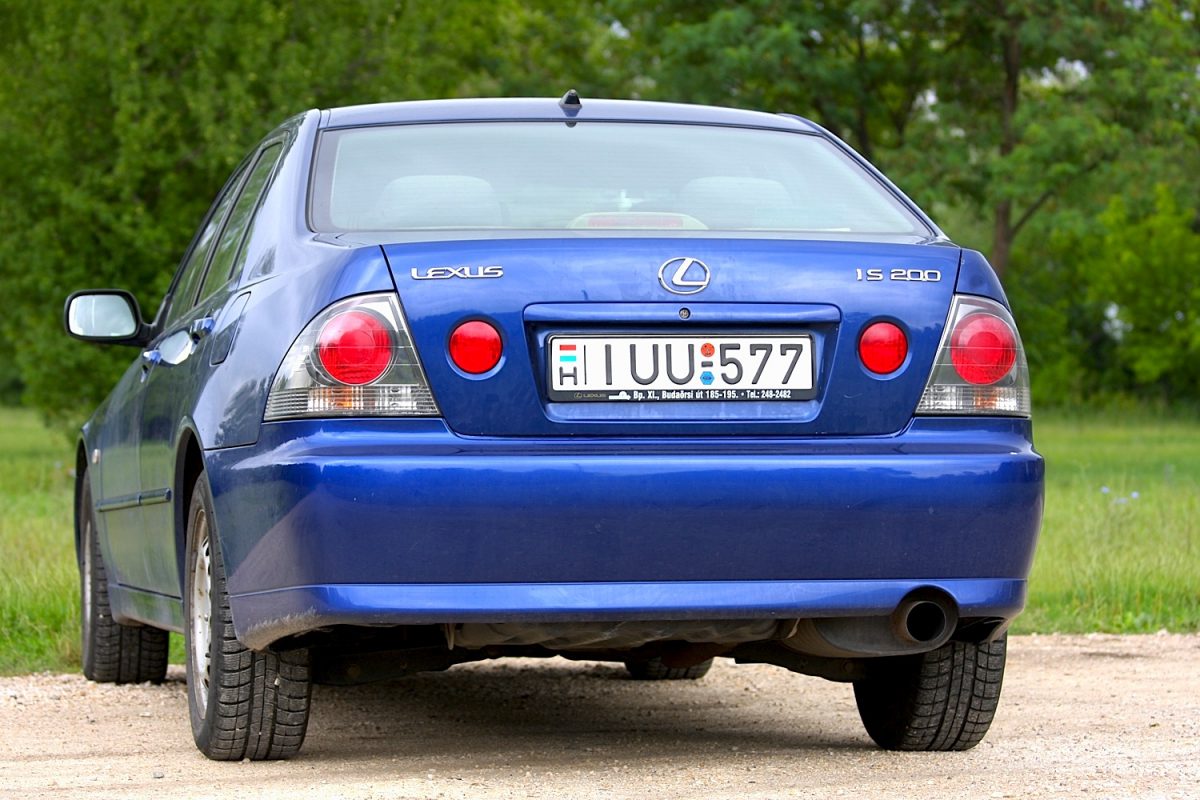 LEXUS IS