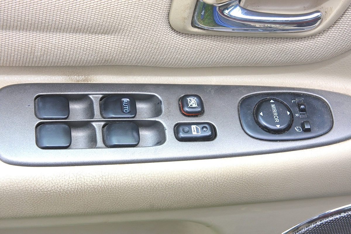 LEXUS IS