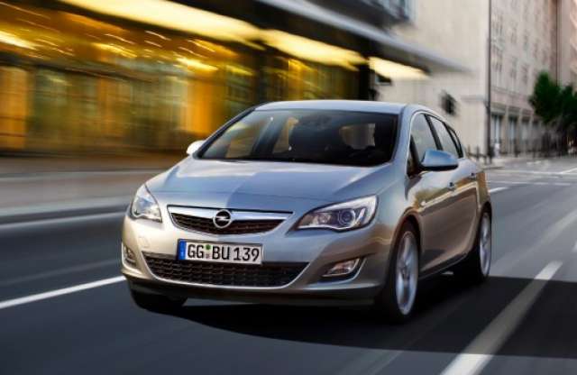 Orbán hiába csapott Reilly tenyerébe, de az Opel így is vezet