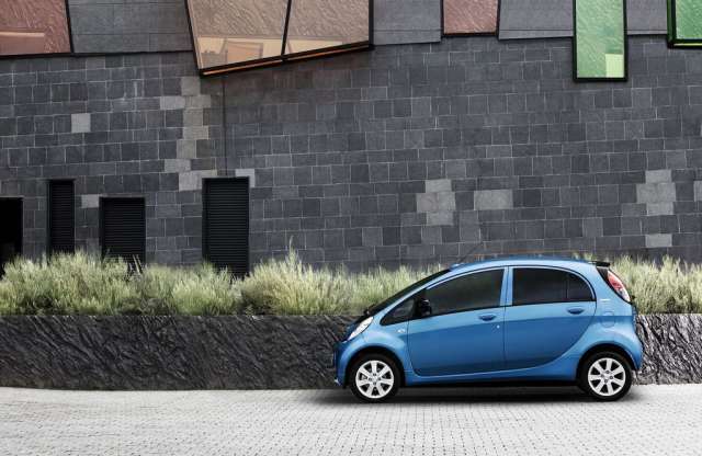 Ha egy üzlet beindul: olcsóbb lett a Peugeot iOn is