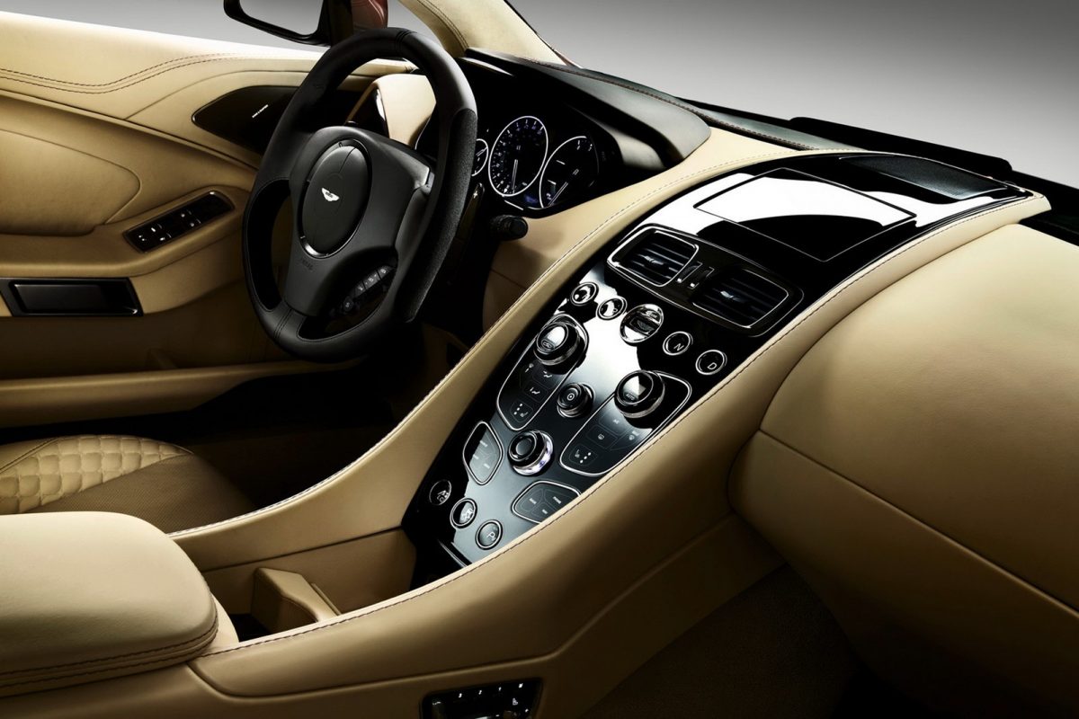 ASTON MARTIN VANQUISH