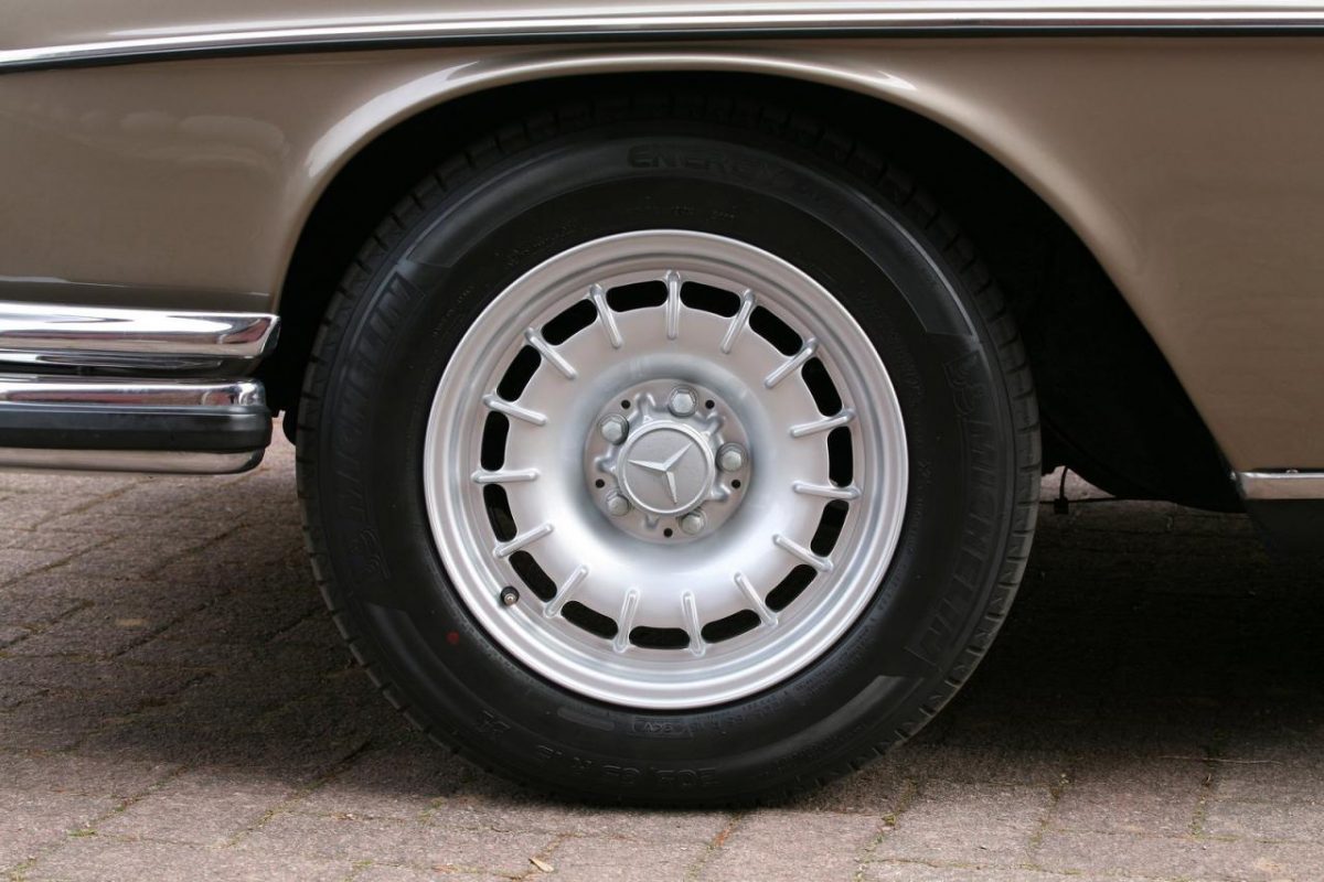 MERCEDES-BENZ W 109