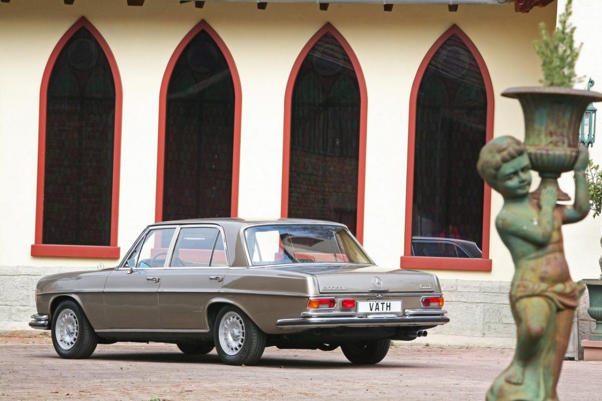 MERCEDES-BENZ W 109