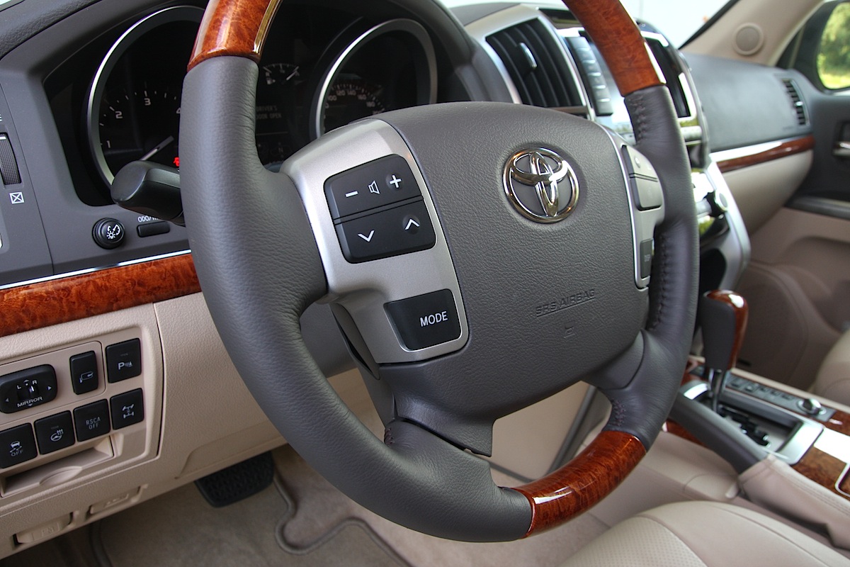 TOYOTA LAND CRUISER