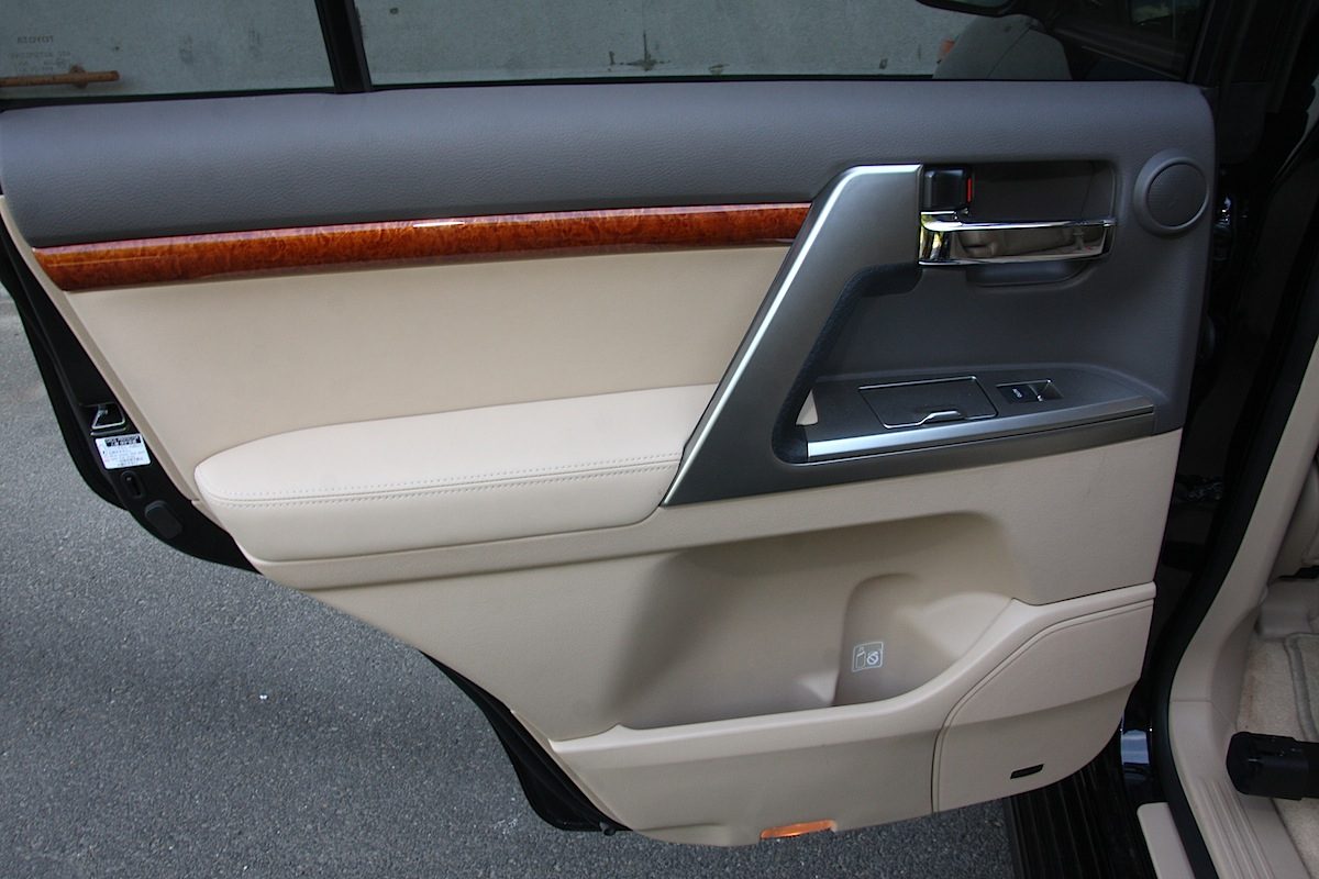 TOYOTA LAND CRUISER