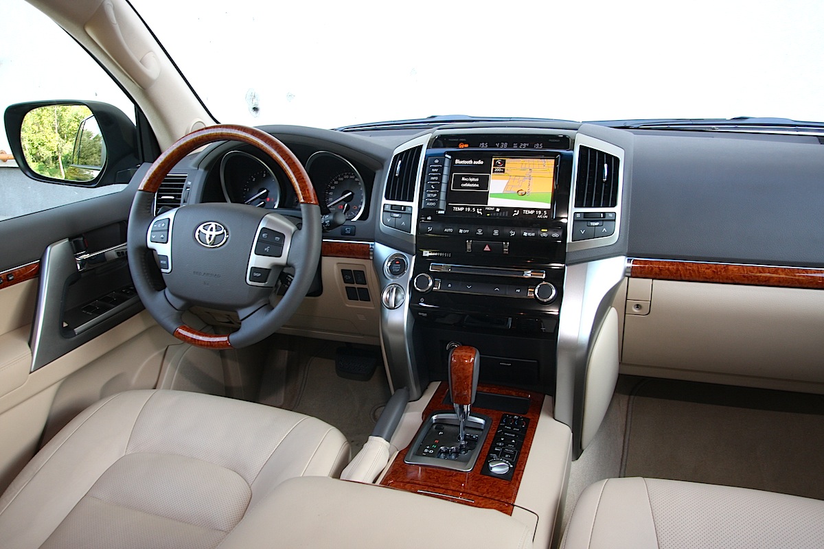 TOYOTA LAND CRUISER