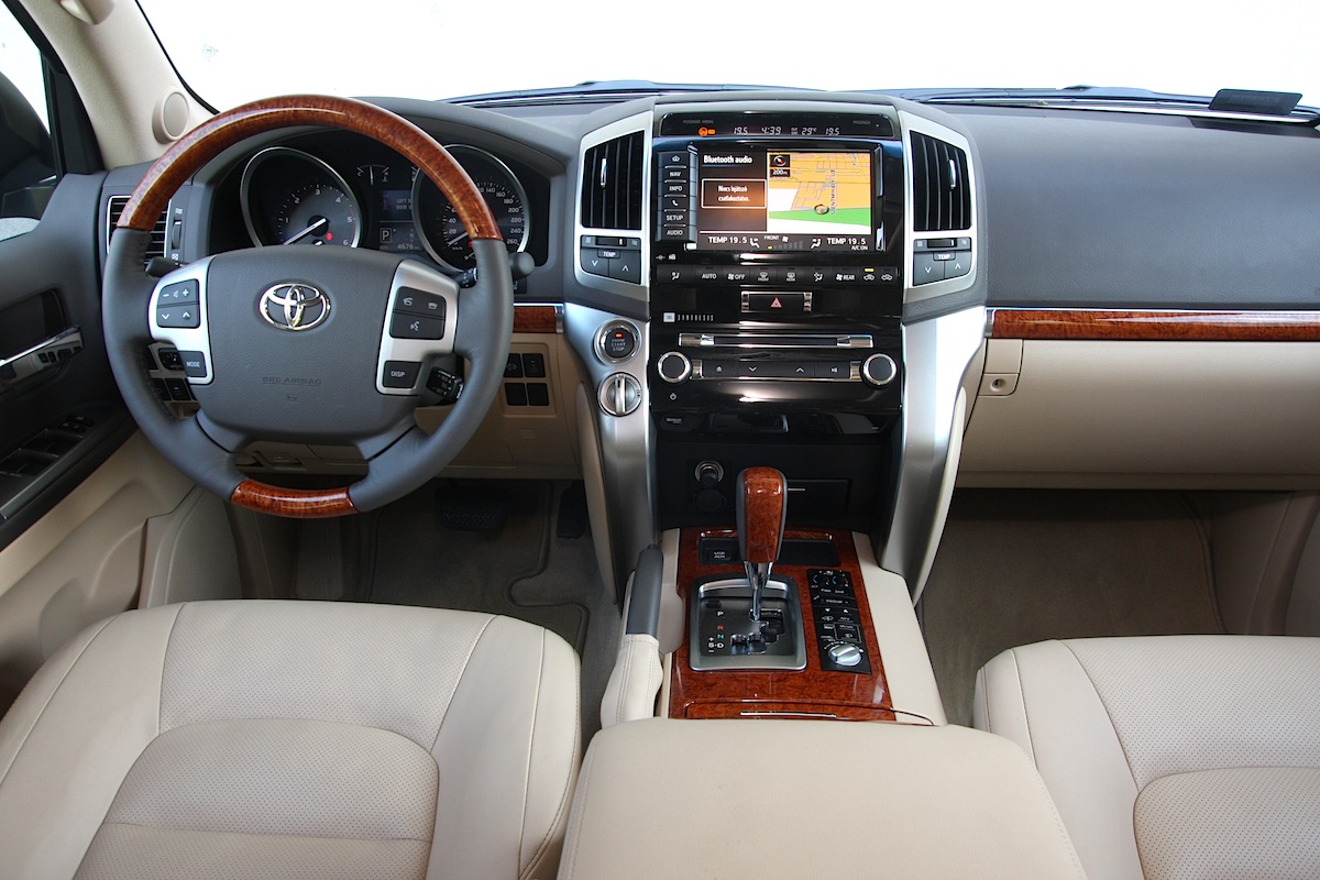 TOYOTA LAND CRUISER
