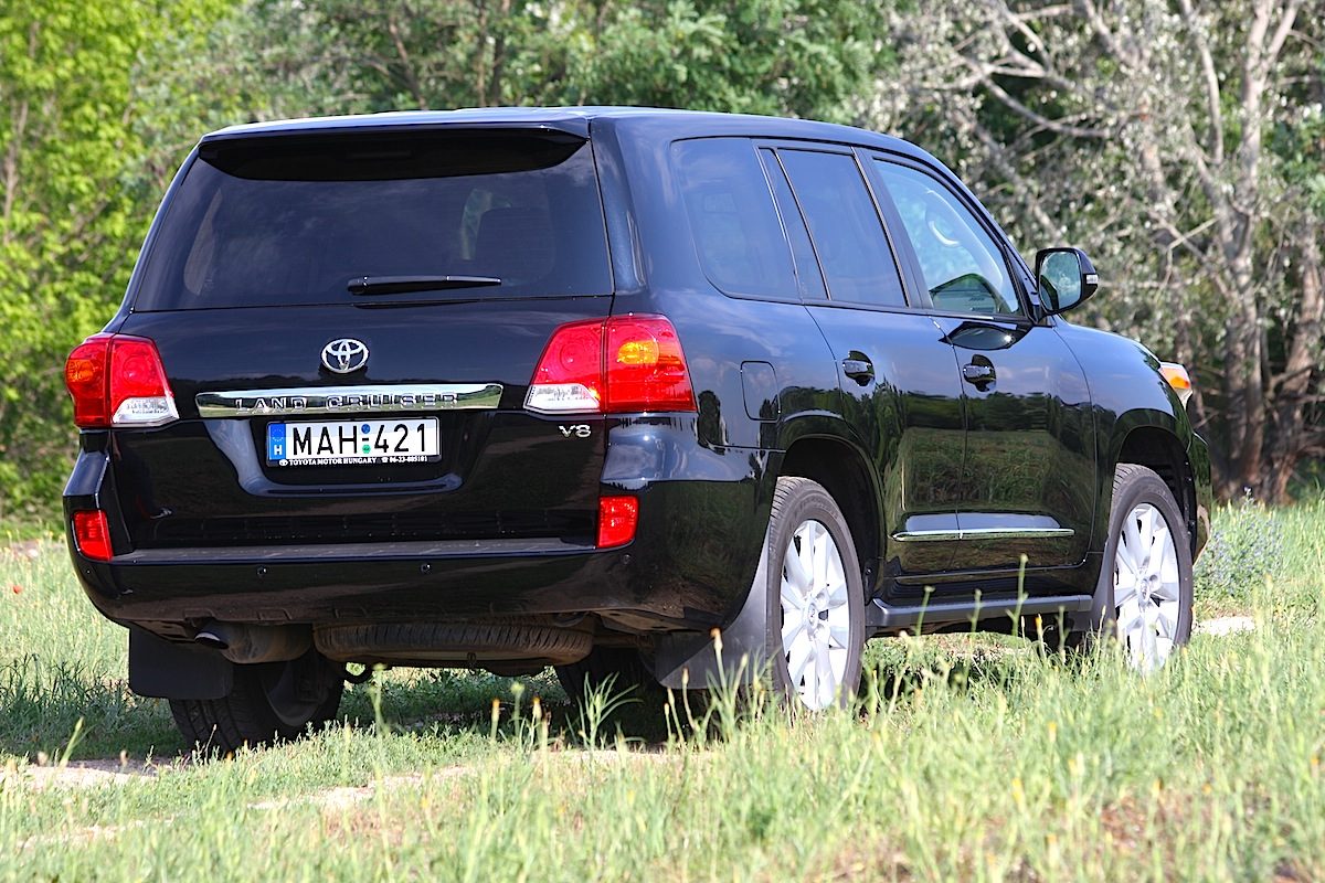 TOYOTA LAND CRUISER