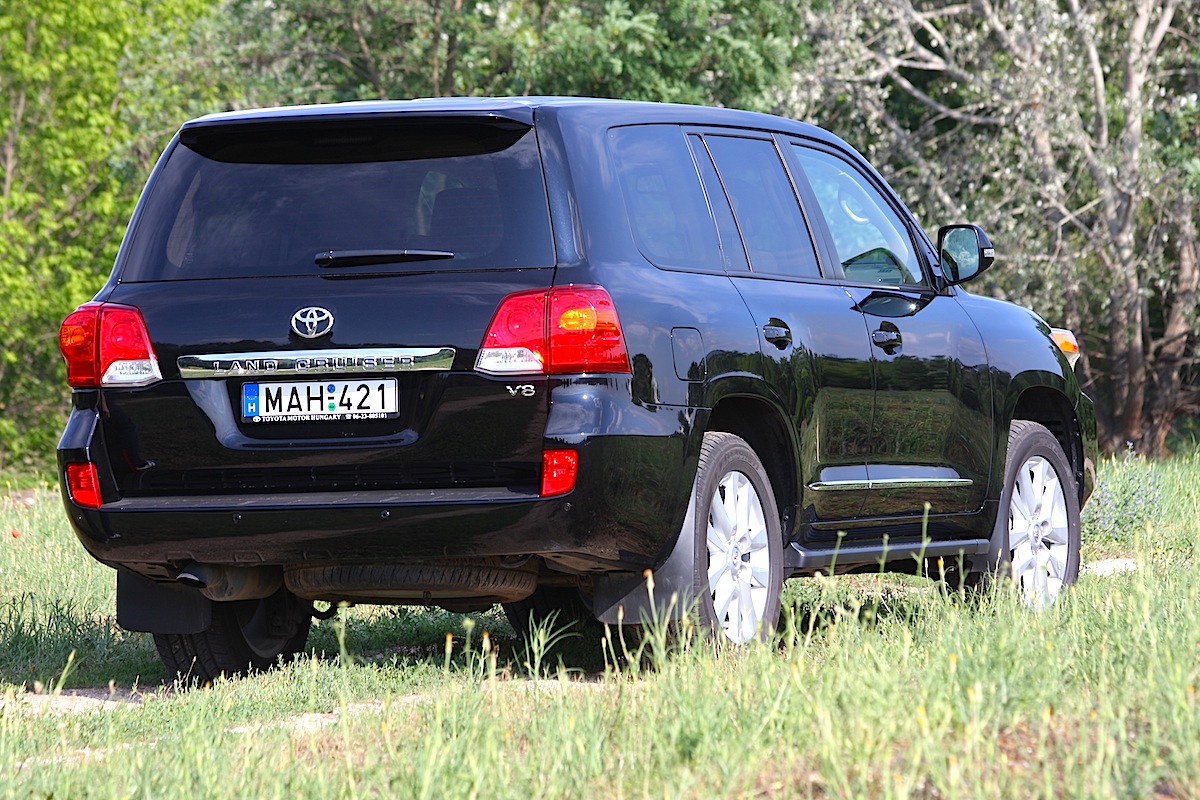 TOYOTA LAND CRUISER