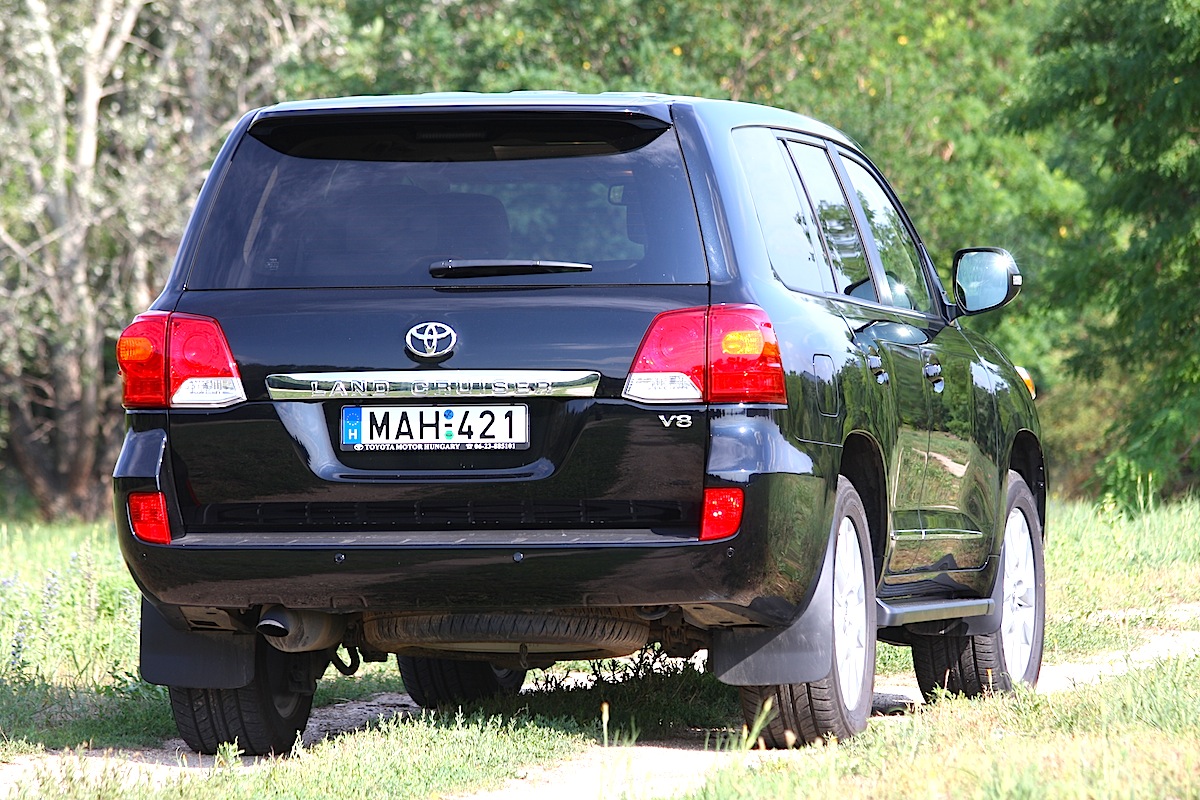 TOYOTA LAND CRUISER
