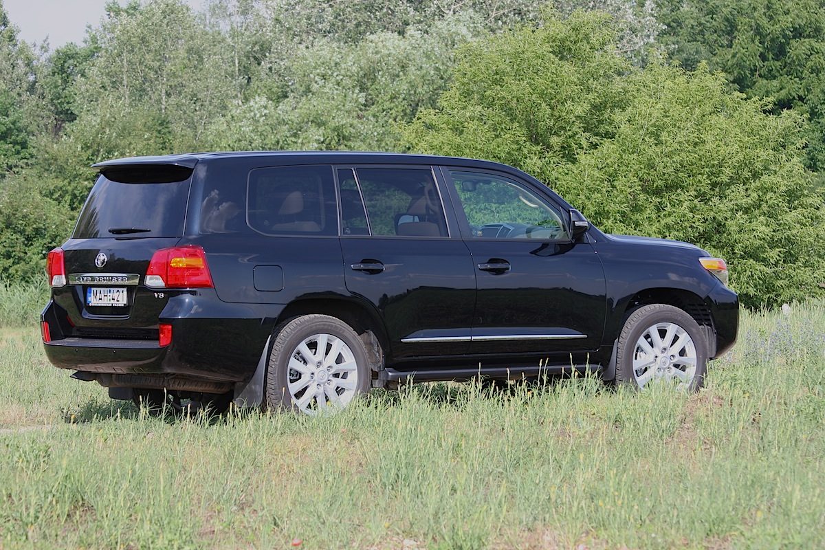 TOYOTA LAND CRUISER