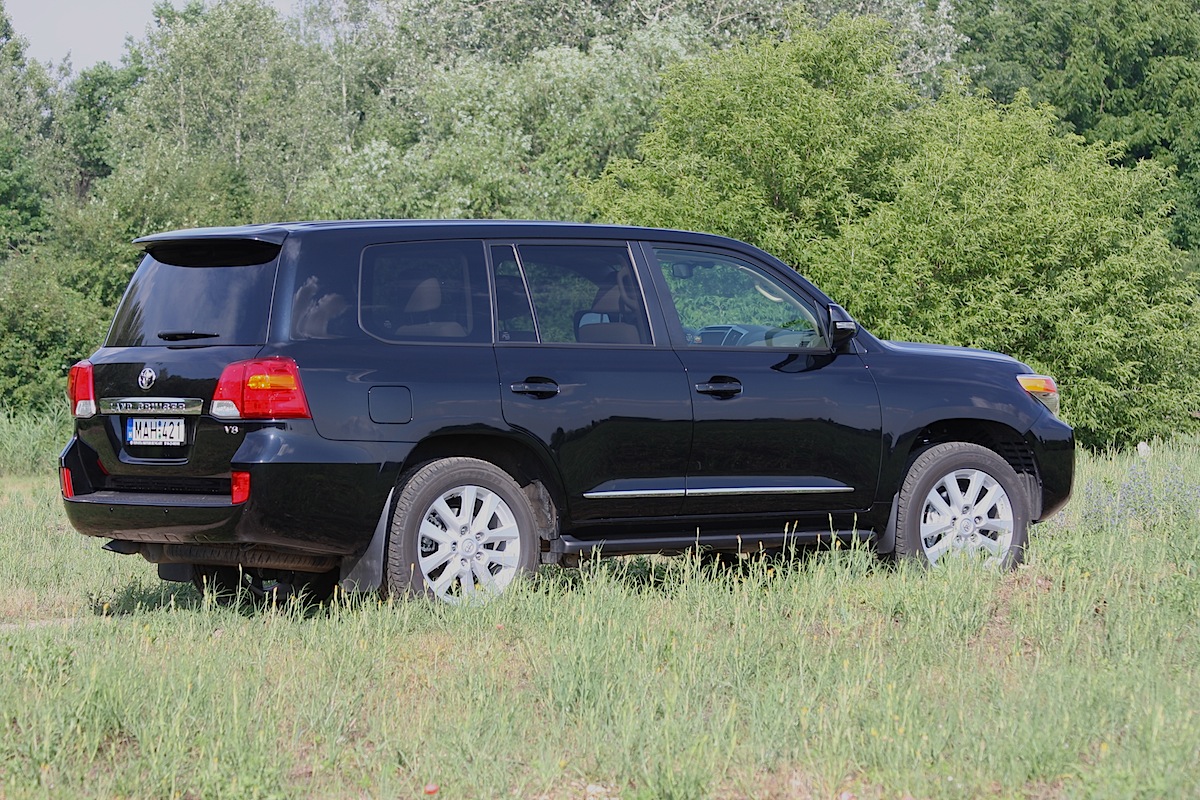 TOYOTA LAND CRUISER