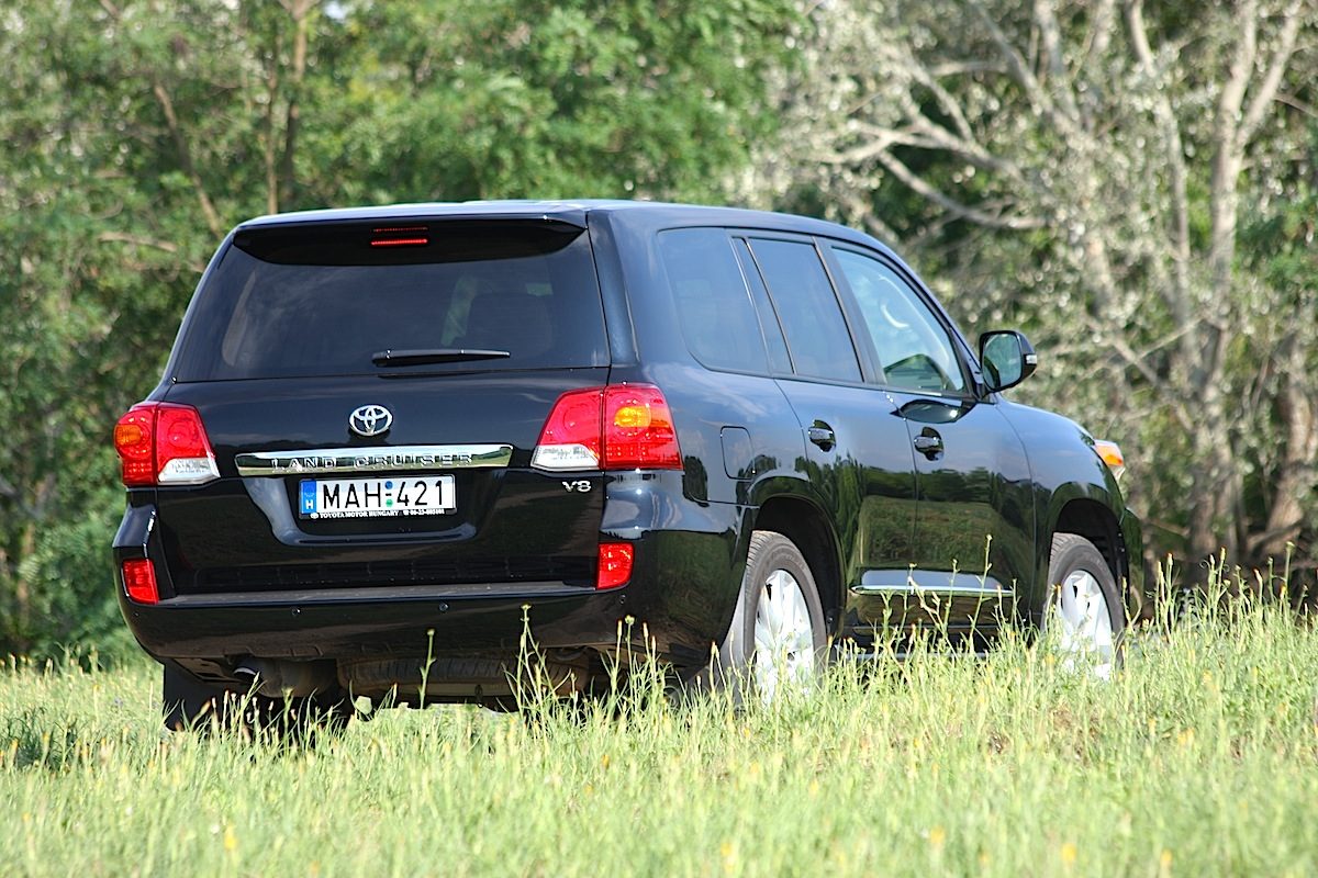 TOYOTA LAND CRUISER