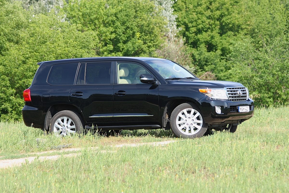 TOYOTA LAND CRUISER
