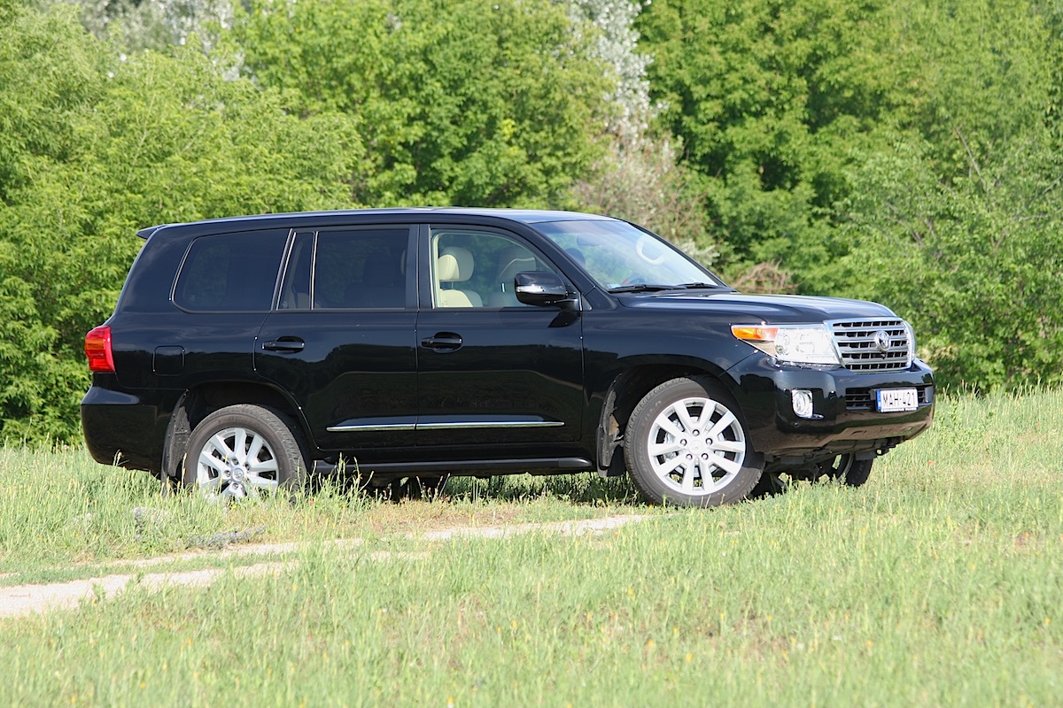 TOYOTA LAND CRUISER